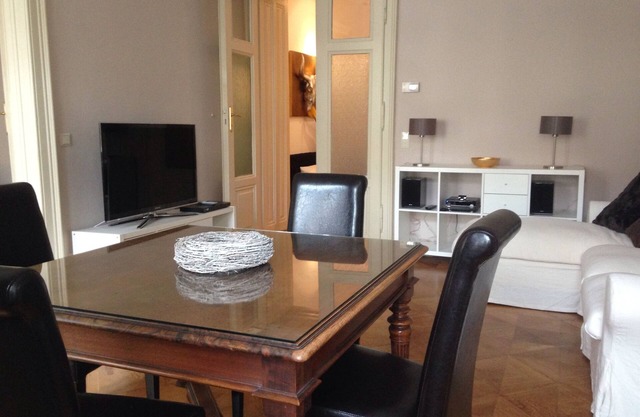 Wunderschöne sehr zentral gelegene Ferienwohnung in renoviertem Altbau
