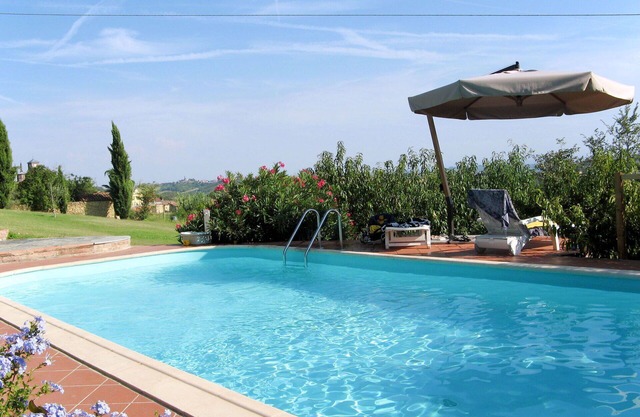 Schönes Ferienhaus für 4 Personen mit Pool, Klimaanlage, W-LAN, TV, Terrasse und Parkplatz