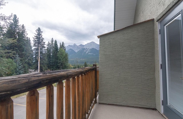Beautiful view 2 bedroom 6 people close Banff