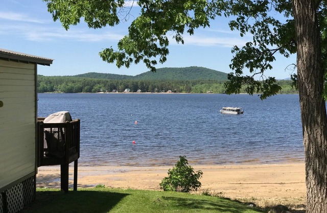 Schöne Aussicht @ 4-Season Lake House, 4 BR, 2 BA, 100 'von privaten Sandstrand