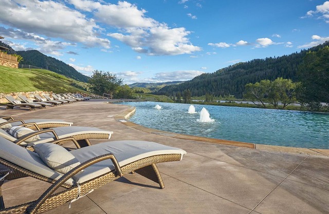 Beautiful views from Fairway 1, enjoy SRSC amenities