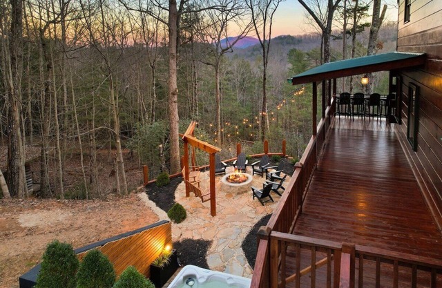 Beautiful Views ~ Hot Tub & Fire Pit Entertainment Area ~ Game Room