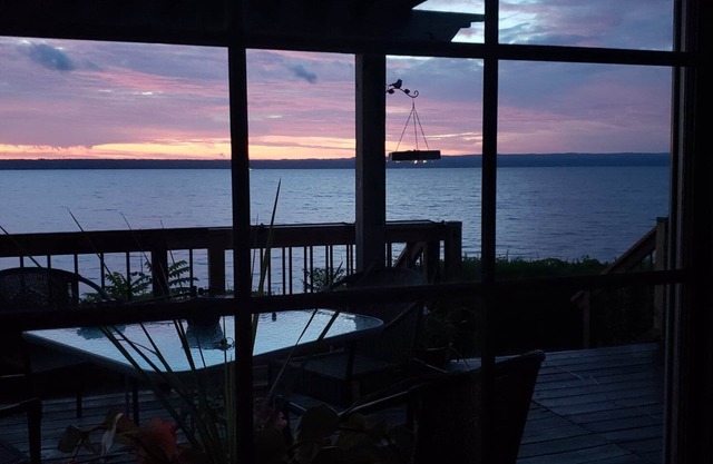 Spektakuläre Aussicht auf den See bietet Privatsphäre, Ruhe und Gelassenheit! Haustierfreundlich!