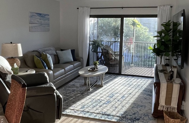 Beautiful Views-recently fully renovated, upper apartment, brand new furniture.