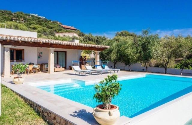 Schöne Villa mit privatem Pool, 150 Meter vom Meer entfernt
