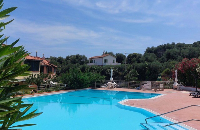 Schönes Ferienhaus für 6 Personen mit Pool, W-LAN, TV, Terrasse und Parkplatz