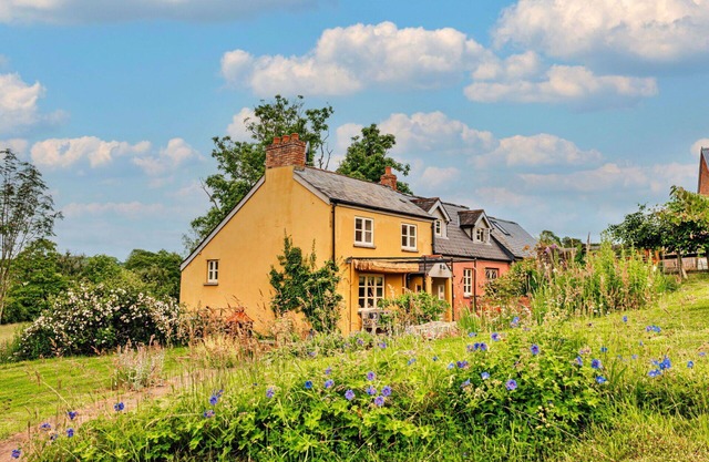 Atemberaubendes Ferienhaus mit Whirlpool, W-LAN, Terrasse, Haustiere erlaubt und Parkplatz