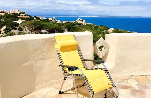 Beautiful villa for 4 people with A/C, WIFI, TV, terrace, pets allowed, panoramic view and park...