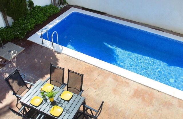 Beautiful villa for 10 people with private pool, A/C, WIFI, TV, terrace and parking