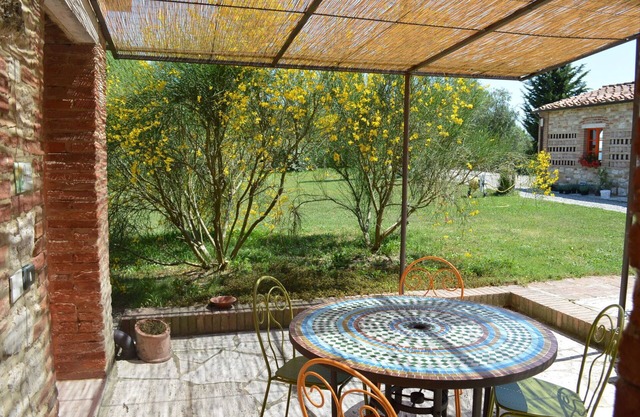 Schönes Ferienhaus mit privatem Pool, W-LAN, TV, Innenhof, Panoramablick und Parkplatz
