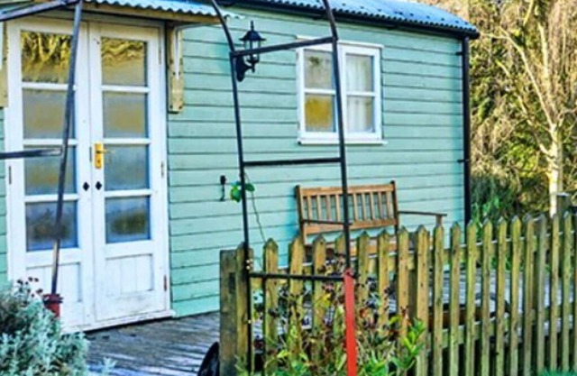 Beautiful villa for 2 guests with WIFI, pets allowed and parking