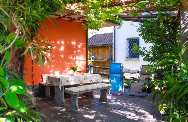 Schönes Ferienhaus für 3 Personen mit W-LAN, TV, Innenhof, Haustiere erlaubt und Parkplatz