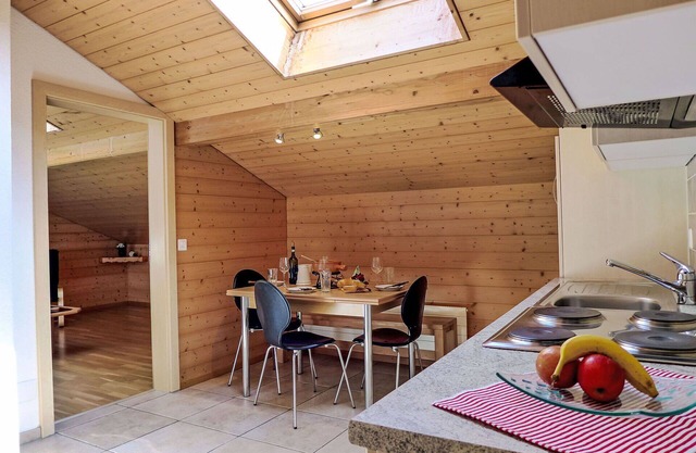 Atemberaubendes Ferienhaus für 4 Gäste mit W-LAN, Innenhof und Parkplatz