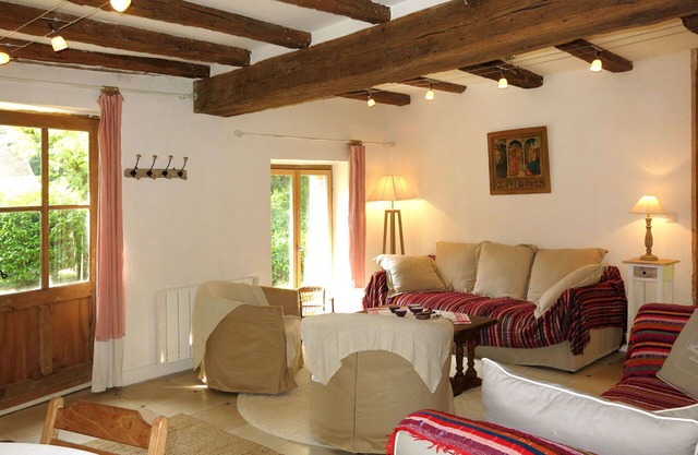 Schönes Ferienhaus für 4 Leute mit W-LAN, Terrasse und Parkplatz