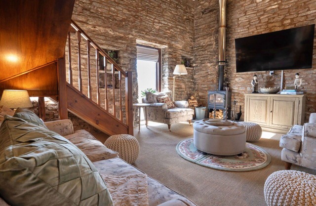 Beautiful villa for 5 guests with WIFI, pets allowed and parking