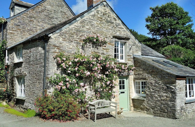 Beautiful villa for 6 guests with WIFI, pets allowed and parking