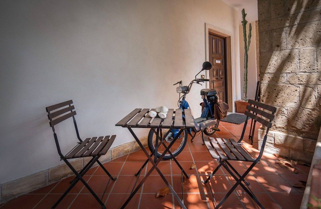 Schönes Ferienhaus für 6 Leute mit Klimaanlage, W-LAN, TV, Terrasse und Parkplatz