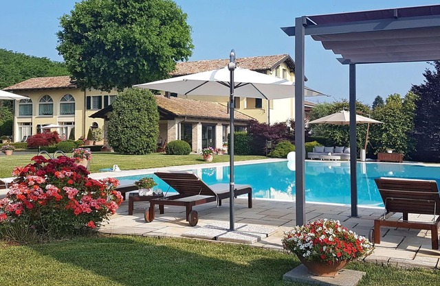 Angenehme Wohnung für 8 Leute mit Klimaanlage, W-LAN, privatem Pool, TV und Parkplatz