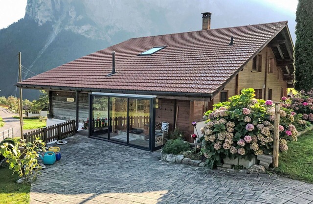 Schönes Ferienhaus mit W-LAN, TV, Terrasse, Haustiere erlaubt, Panoramablick und Parkplatz
