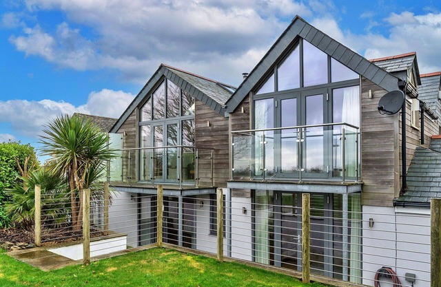 Atemberaubendes Ferienhaus für 8 Gäste mit W-LAN, Terrasse und Parkplatz