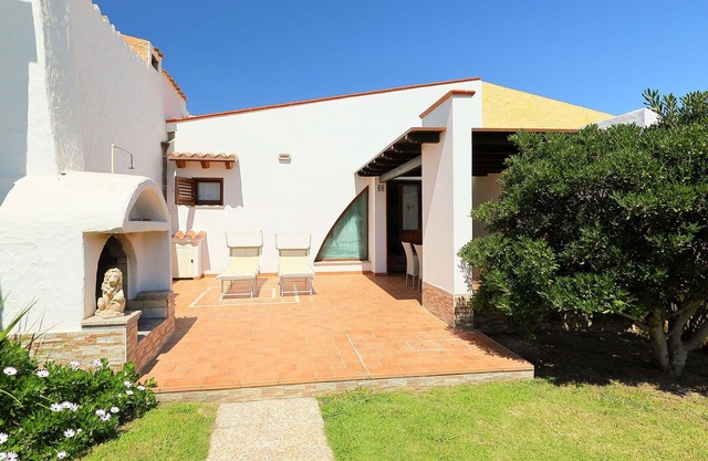 Schönes Ferienhaus für 9 Gäste mit W-LAN, Klimaanlage, TV, Terrasse und Parkplatz