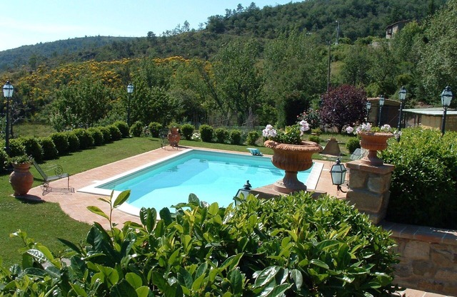 Wunderbares Ferienhaus für 6 Personen mit Pool, W-LAN, TV, Panoramablick und Parkplatz