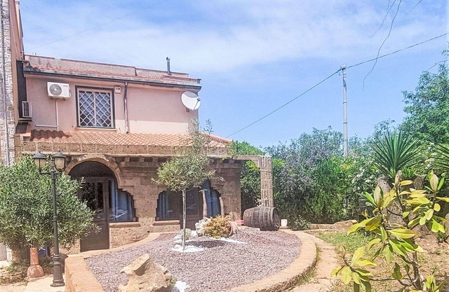 Ferienhaus mit W-LAN, Klimaanlage, privatem Pool, TV, Terrasse, Haustiere erlaubt, Parkplatz