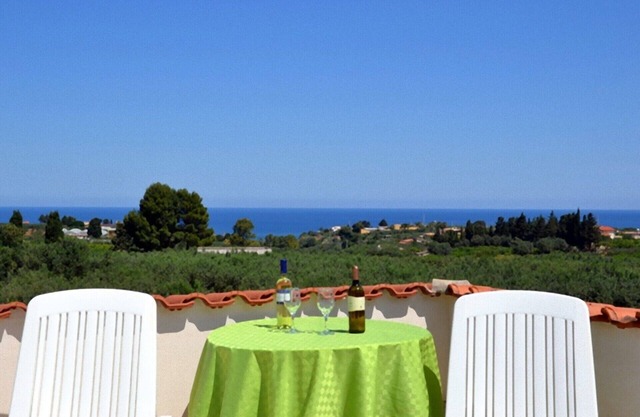 Ferienhaus Villa Francesca mitten im Olivenhain mit Meeresaussicht, wifi free.