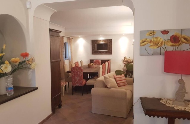 SCHÖNE VILLA IN SEKULÄRER KASTANIE