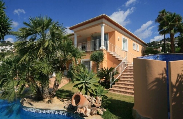 Neue Luxusvilla in ruhiger Gegend in Moraira