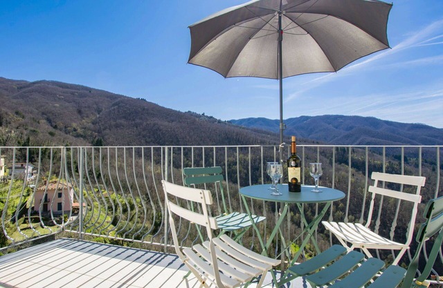 Schönes Ferienhaus mit privatem Pool, W-LAN, TV, Terrasse, Haustiere erlaubt und Parkplatz
