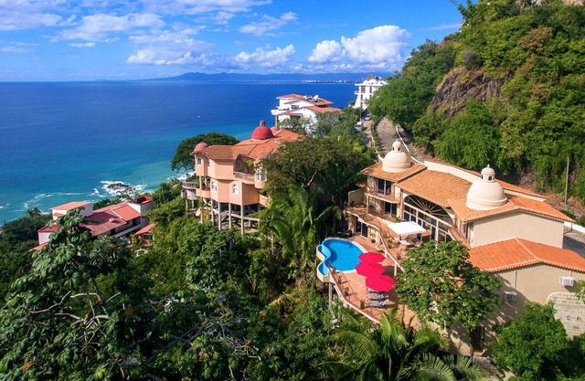 Beautiful Villa, Amazing Views in Upper Conchas Chinas, 6-9 Bedrooms