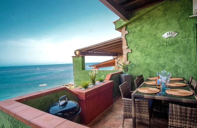 SCHÖNE VILLA AUF DEM MEER