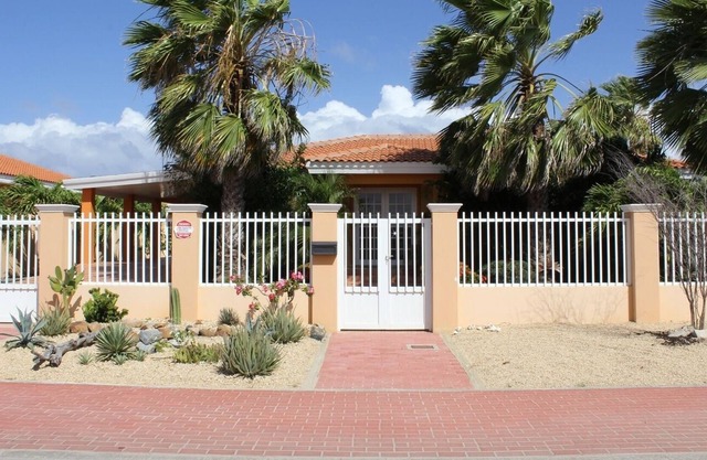 Luxusvilla, fertiggestellt im August 2011, wenige Minuten von den Stränden entfernt