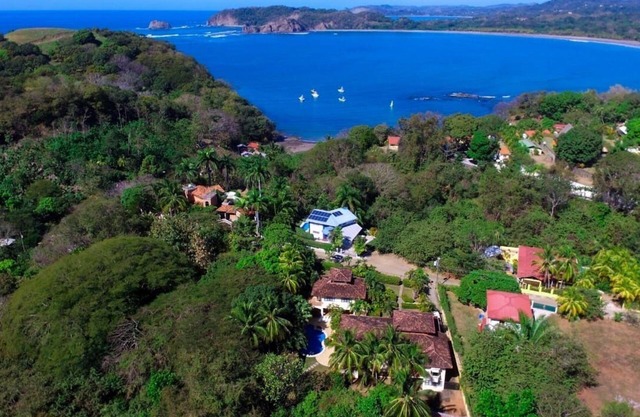 Private pool 4 blocks to the Beach, Walkable to great restaurants. Near Samara