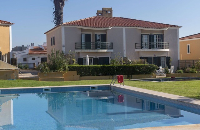 Beautiful villa for 6 guests with pool, WIFI, TV and balcony