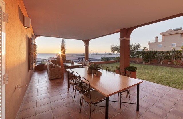Schöne Villa, herrliche Aussicht, Pool, Golfplatz, perfekte Lage.