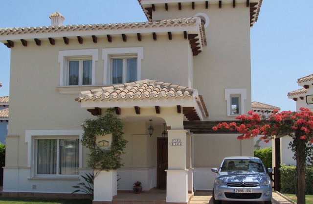 Schöne Villa mit großem beheiztem Pool, kostenlosem WLAN und Klimaanlage in allen Schlafzimmern.