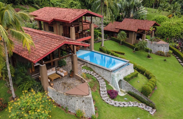 Schöne Villa mit Pool in der Backwash Bay