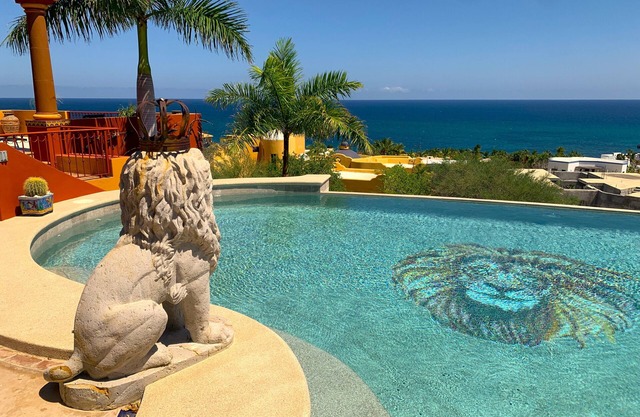 Beautiful Villa with Pool. Fisherman’s Special!!