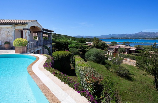 Schöne Villa mit Pool, 150 Meter vom Strand entfernt