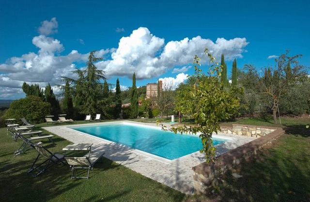 Wunderschöne Villa mit Pool, ruhige Lage, grosser Garten,free Wi-Fi, bis 14 Pers