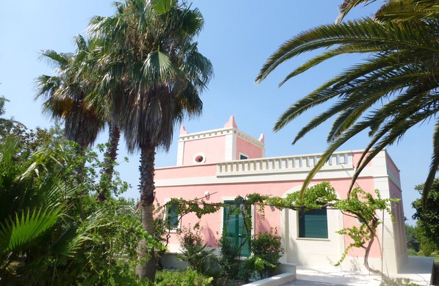Luxus Villa mit Swimmingpool, Romantisches Ferienhaus auf dem Land, 110 m2