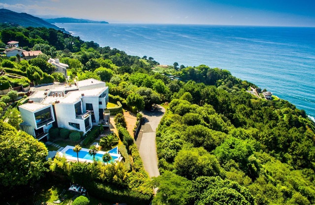 Schöne Villa mit Panoramablick auf das Meer
