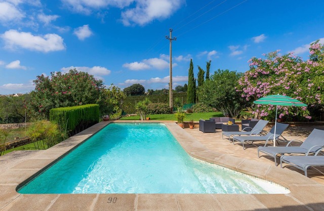 Schöne Villa mit Pool, WLAN, Terrassen, Garten und herrlichem Blick; Parkplätze vorhanden