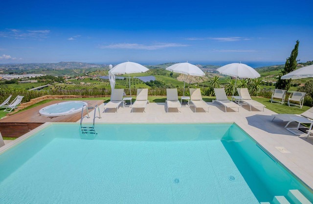 Wunderschöne Villa mit Pool, SPA und Blick auf das Meer, nur 10 Minuten von den Stränden von Pineto