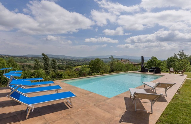 Wunderschöne Villa mit Pool im Herzen Umbriens, 9 km von Todi, eine Oase der Ruhe und des Komforts