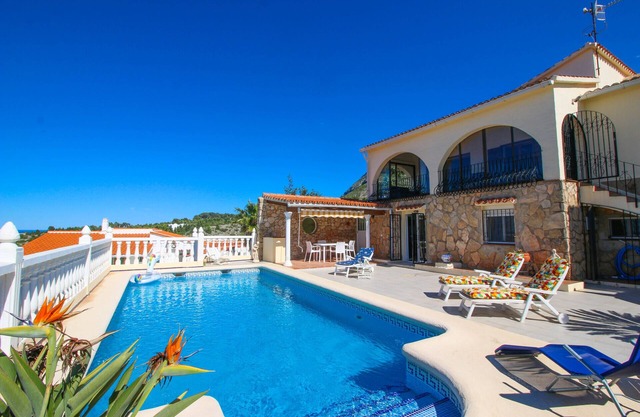 Schöne Villa mit Blick auf Tosal Gros EH