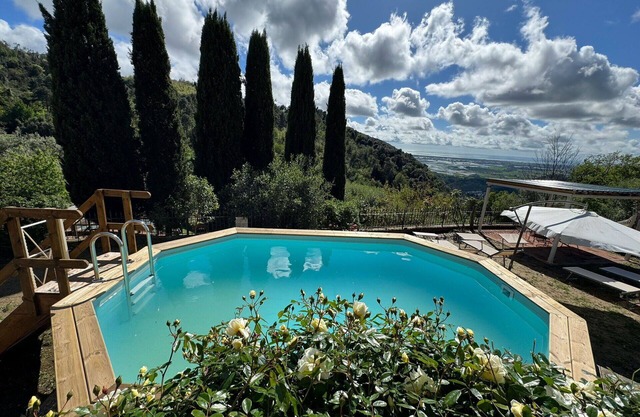 Ferienhaus mit privatem Pool, W-LAN, TV, Terrasse, Panoramablick, Parkplatz, bei Lucca