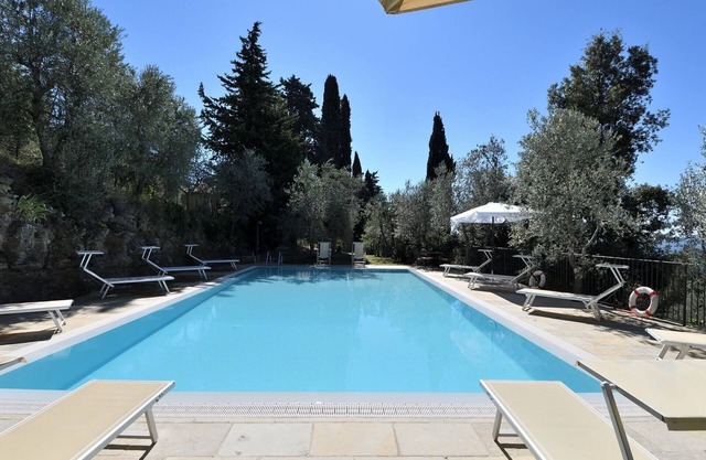 Ferienhaus mit W-LAN, privatem Pool, TV, Innenhof, Haustiere erlaubt, Panoramablick, Parkplatz